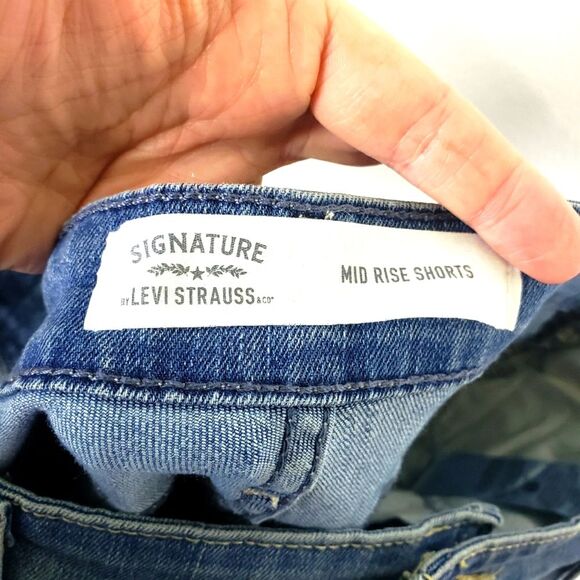 Women's Signature Levi Strauss Distressed Rolled Cuff Denim Shorts Size 18W - Picture 8 of 9